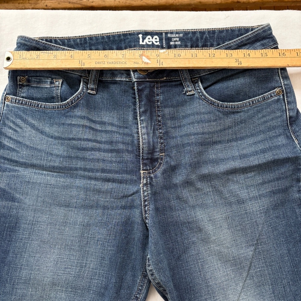 Lee Regular Fit Capri‎ Mid Rise Women Jeans Size 12 Medium Wash Denim - Picture 7 of 7